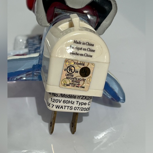 Santa Claus Wall Plug-In Night-light with Bulb 6” - Picture 9 of 10